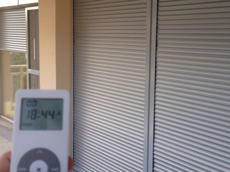 Naphálós elektromos redőny