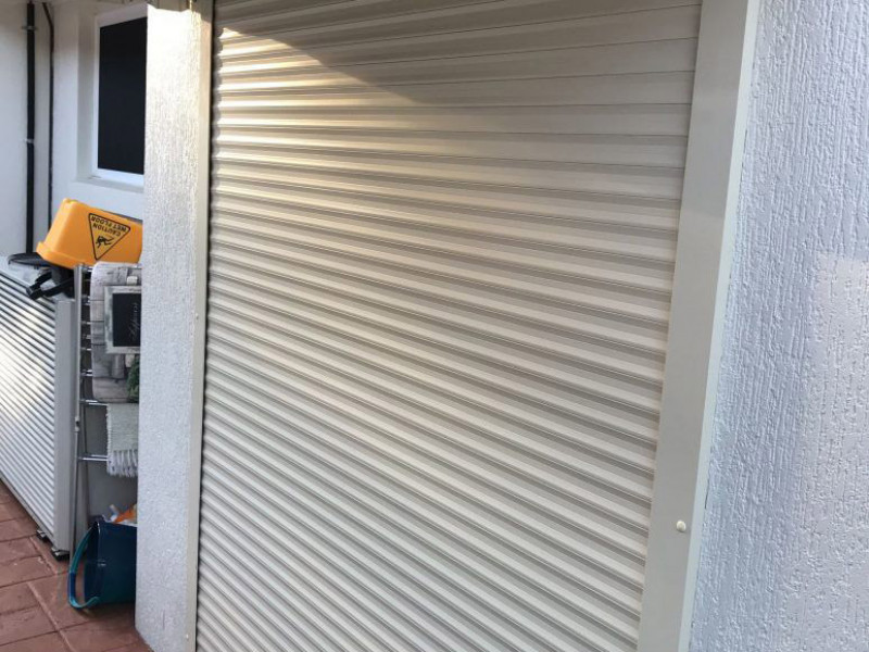 Külső tokos műanyag redőny